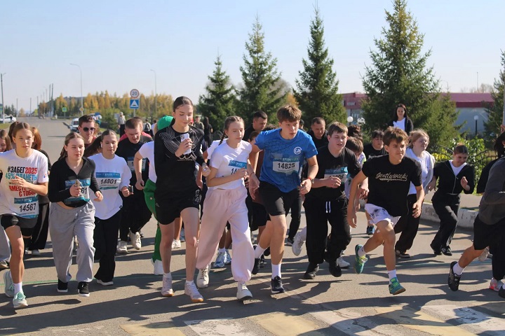 Праздник физкультуры и спорта собрал любителей бега всех возрастов: начиная от детей детсадовского возраста и до тех, кому за 50. 